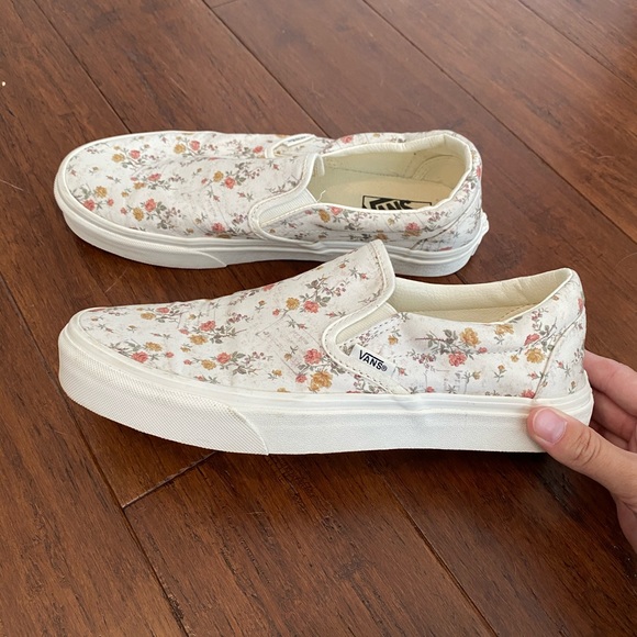 vans classic slip on vintage floral marshmallow